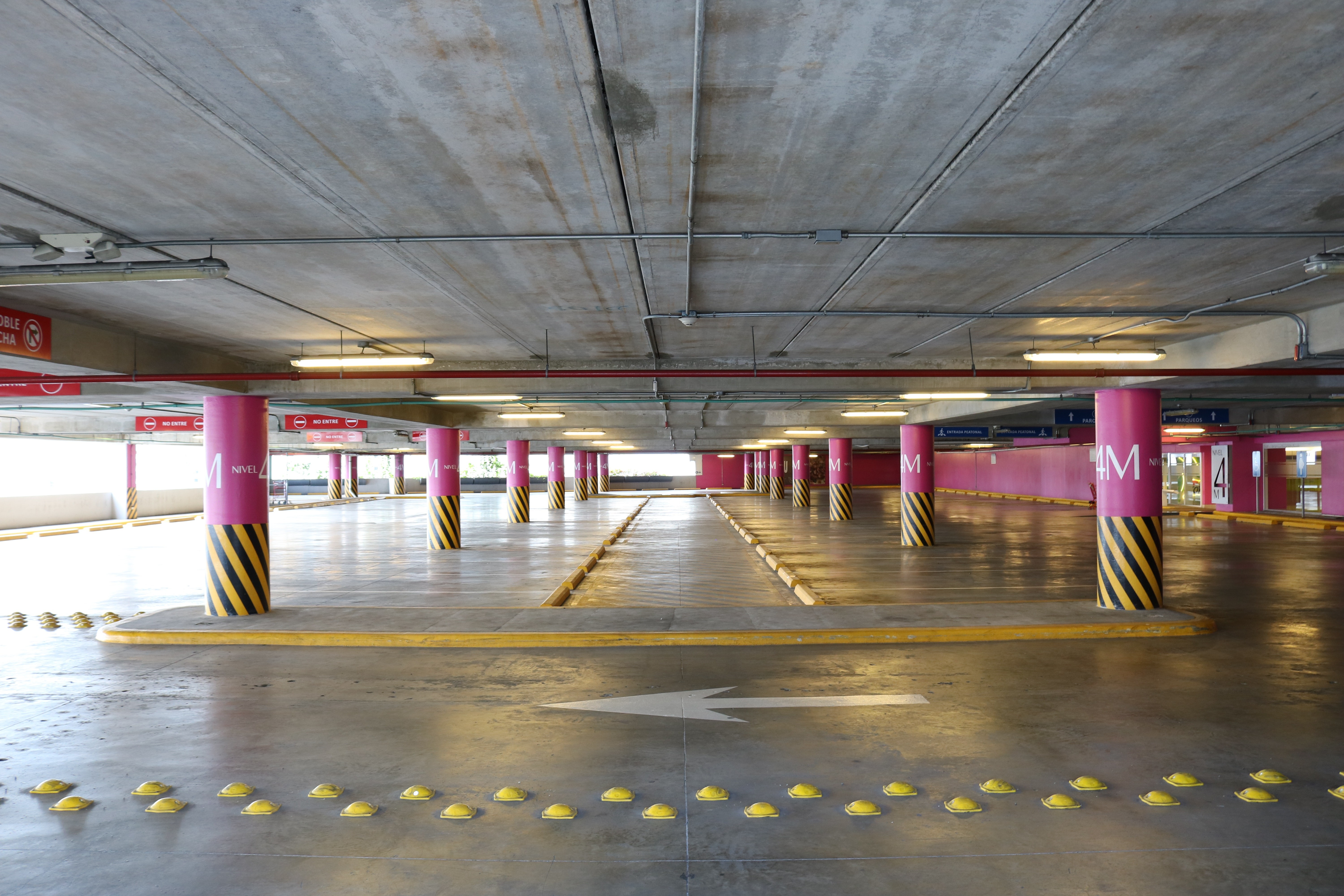 PARKINGS ET VOIES PUBLIQUES